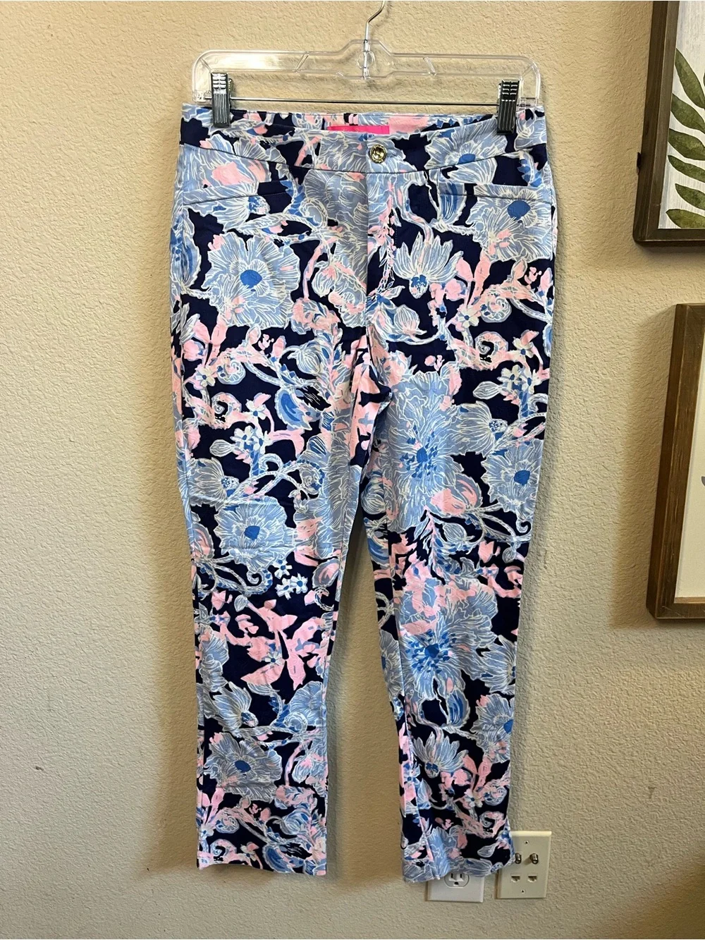 Lilly Pulitzer Navy Floral Cropped Capris with Light Blue & Pink Size 6